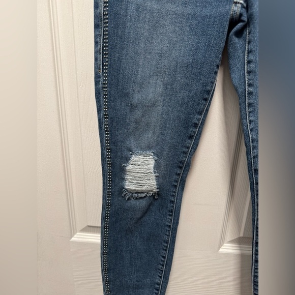 Rock & Republic Denim Rx Slimming Skinny Jeans Women's Size 2 Distressed pull on - Picture 2 of 7